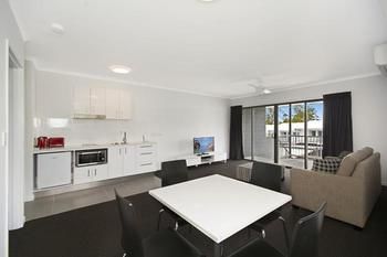 Cooroy Luxury Motel Apartments Noosa - Accommodation Rockhampton 10