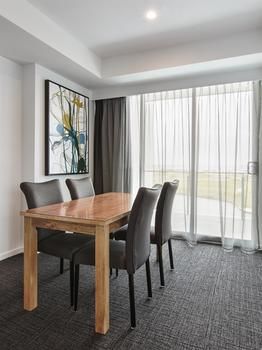 Best Western Plus Lake Kawana Hotel - Accommodation Rockhampton 15