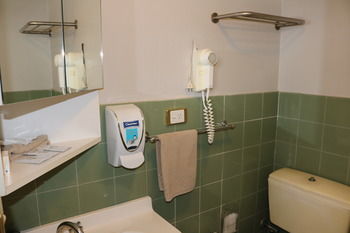 The Hermitage Motel - Accommodation Rockhampton 0