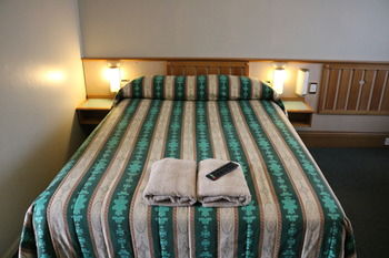 The Hermitage Motel - Accommodation Rockhampton 2