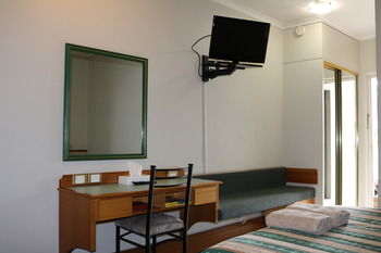 The Hermitage Motel - Accommodation Rockhampton 5