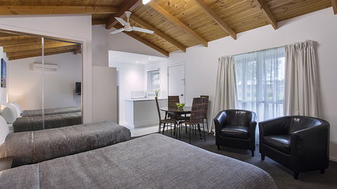 BEST WESTERN Colonial Village Motel - Accommodation Rockhampton 2