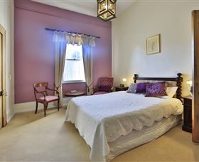 Racecourse Inn - The - Accommodation Rockhampton 1
