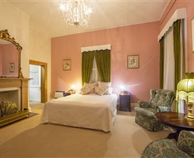 Racecourse Inn - The - Accommodation Rockhampton 3
