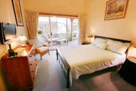 B & B At Winterbrook - Accommodation Rockhampton 0