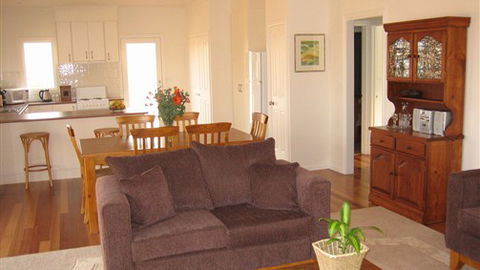 Strath Valley View Bed And Breakfast - Accommodation Rockhampton 2