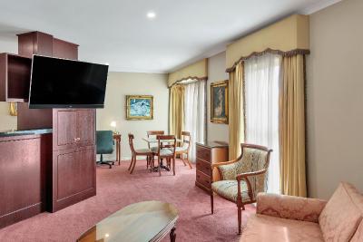 Canterbury International Hotel - Accommodation Rockhampton 11