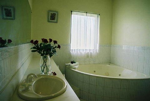 Australian Homestead - Accommodation Rockhampton 1