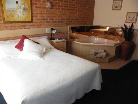 BEST WESTERN Colonial Motor Inn Bairnsdale - Accommodation Rockhampton 1