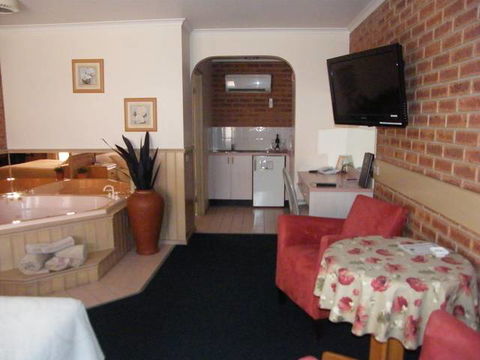 BEST WESTERN Colonial Motor Inn Bairnsdale - Accommodation Rockhampton 3