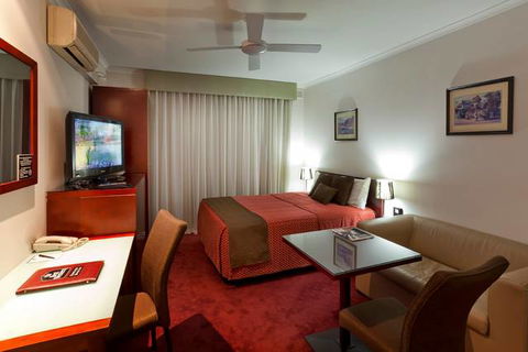 BEST WESTERN Ensenada Motor Inn & Suites - Accommodation Rockhampton 0