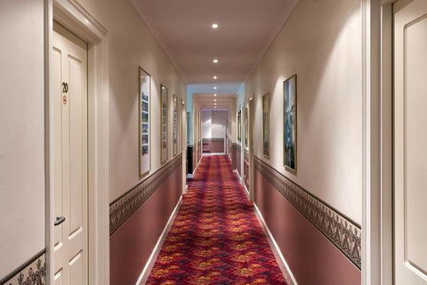 BEST WESTERN Ensenada Motor Inn & Suites - Accommodation Rockhampton 2