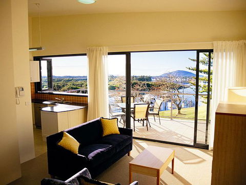 Boathouse Resort Tea Gardens - Accommodation Rockhampton 3