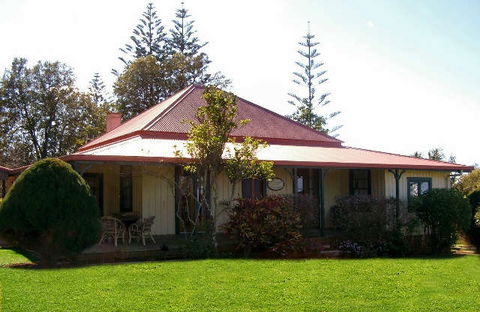 Christian's Of Bucks Point - Accommodation Rockhampton 0