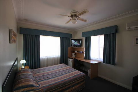 Normandie Motel & Function Centre - Accommodation Rockhampton 1