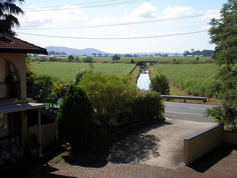 Poinciana Motel - Accommodation Rockhampton 0
