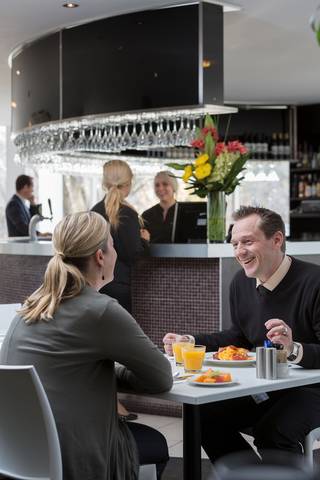 Premier Hotel & Apartments - Accommodation Rockhampton 3