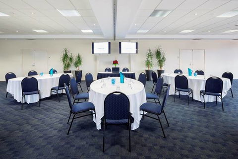 Premier Hotel & Apartments - Accommodation Rockhampton 11