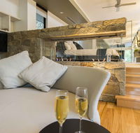 The Feathered Nest - Luxury Wildlife Retreat - Accommodation Rockhampton