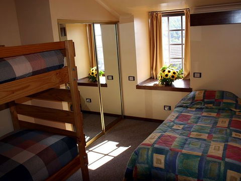 Village Family Motor Inn - Accommodation Rockhampton 3