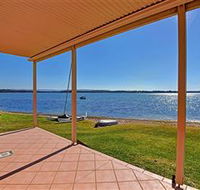 Luxury Waterfront House - Accommodation Rockhampton