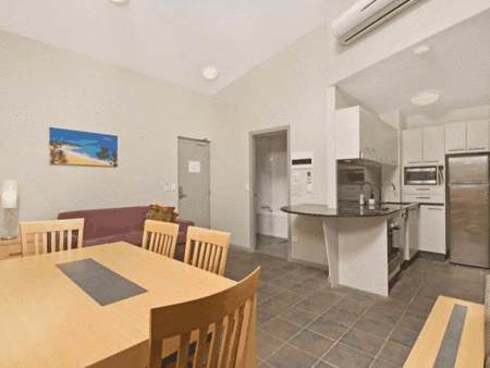 Lennox Point Holiday Apartments - Accommodation Rockhampton 3