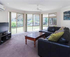 At Theme Park Central Holiday House - Accommodation Rockhampton 2