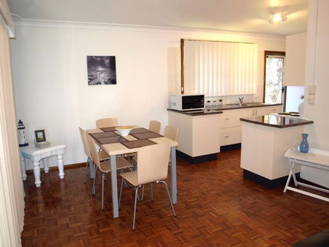 Crystal Waters - Accommodation Rockhampton 2