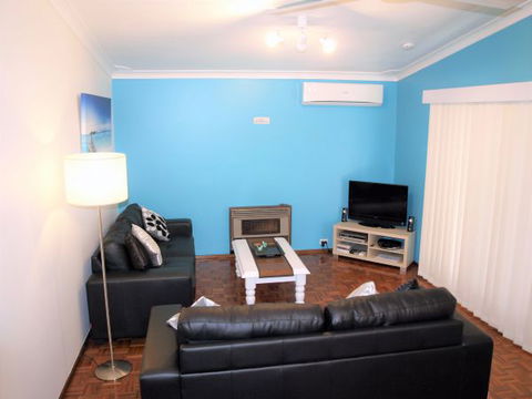 Crystal Waters - Accommodation Rockhampton 3
