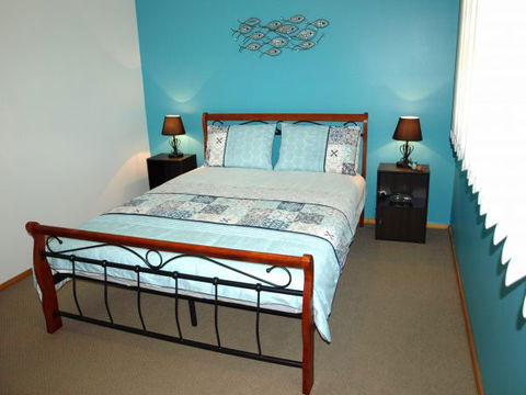 Crystal Waters - Accommodation Rockhampton 5