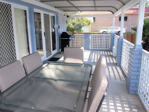 Crystal Waters - Accommodation Rockhampton 6