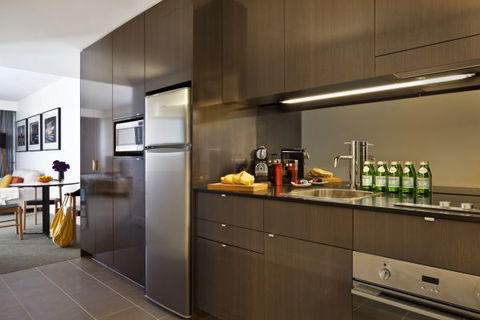 East Hotel + Apartments - Accommodation Rockhampton 2