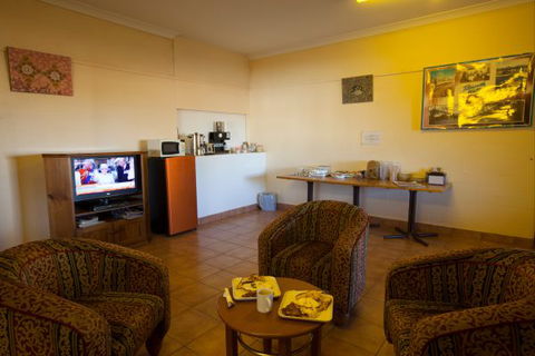 Tilmouth Well Roadhouse - Accommodation Rockhampton 7