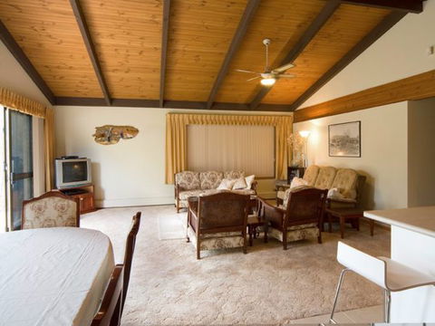Chisholm Heights CBD Accommodation - Accommodation Rockhampton 0