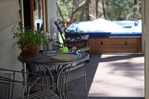 Mirkwood Forest Self-Contained Spa Cottages - Accommodation Rockhampton 1