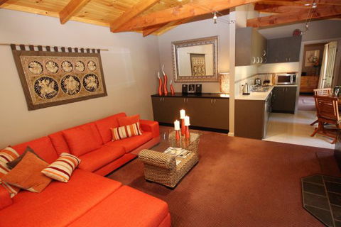 Mirkwood Forest Self-Contained Spa Cottages - Accommodation Rockhampton 2