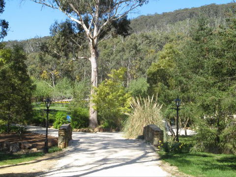 Mirkwood Forest Self-Contained Spa Cottages - Accommodation Rockhampton 4
