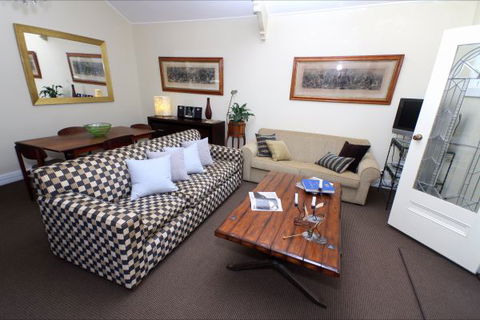 Mirkwood Forest Self-Contained Spa Cottages - Accommodation Rockhampton 6
