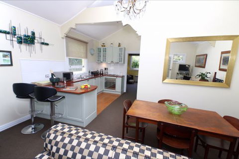 Mirkwood Forest Self-Contained Spa Cottages - Accommodation Rockhampton 7