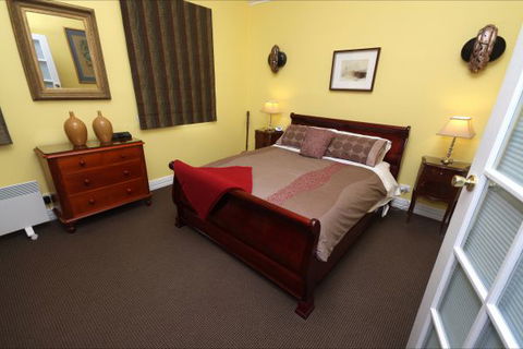 Mirkwood Forest Self-Contained Spa Cottages - Accommodation Rockhampton 8