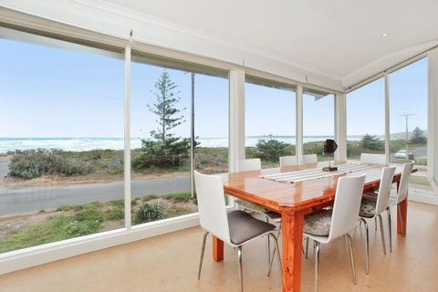 Willows - Accommodation Rockhampton 0
