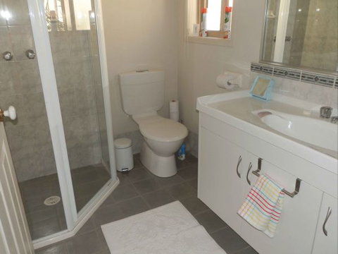 Azure Haven - Accommodation Rockhampton 4