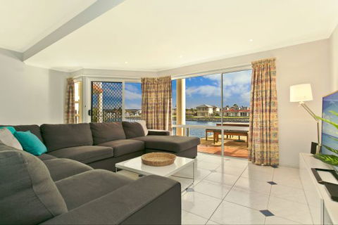 SALT Waterfront Apartment - Accommodation Rockhampton 0