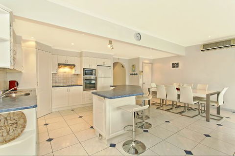 SALT Waterfront Apartment - Accommodation Rockhampton 2