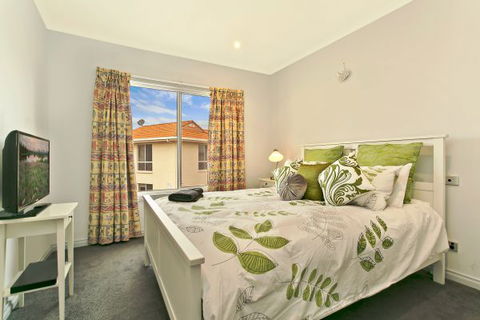 SALT Waterfront Apartment - Accommodation Rockhampton 6