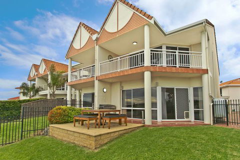 SALT Waterfront Apartment - Accommodation Rockhampton 8