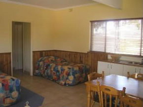 Three States Motel - Accommodation Rockhampton 2