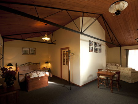 The Old Oak Bed & Breakfast - Accommodation Rockhampton 2