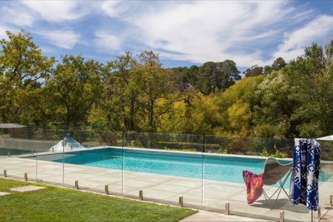 Flop House - Accommodation Rockhampton 2