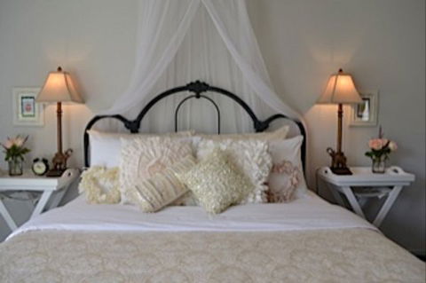 Garden Cottage B And B - Accommodation Rockhampton 0